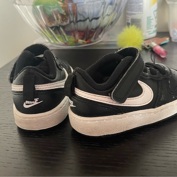 Nike - Picture 2 of 3